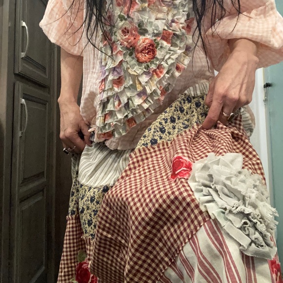 Jabot, magnolia pearl similar. Look alike ruffles colorful - Picture 4 of 16